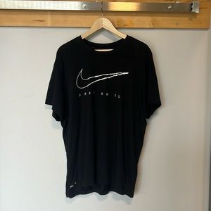 Nike Men’s XL The Nike Tee T-shirt